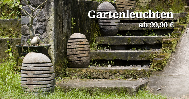 Gartenleuchten aus Naturstein/ Flu&szlig;stein. Durch die Schlitze / &Ouml;ffnungen im Stein wirken diese Garten Lampen schon fast mystisch.